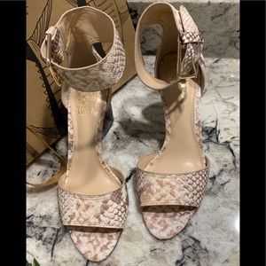 Vince Camuto Snake Skin Heel 7M